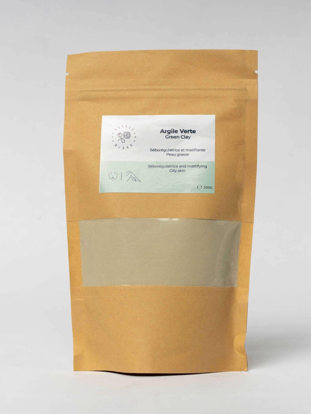 Gommage doux visage pour peau grasse : l’hydrolat de lavande et l’argile verte pour nettoyer et matifier en douceur