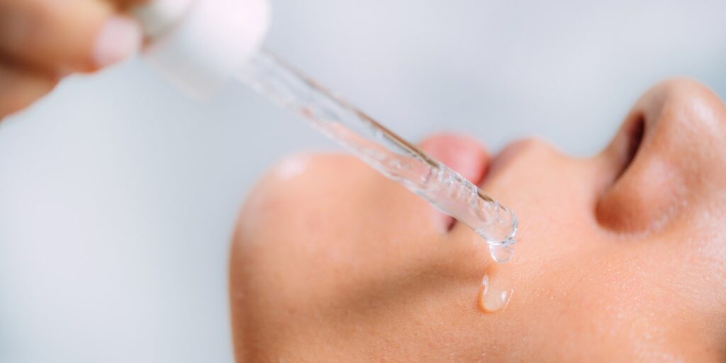 Routine beauté express : les essentiels naturels pour les mamans actives
