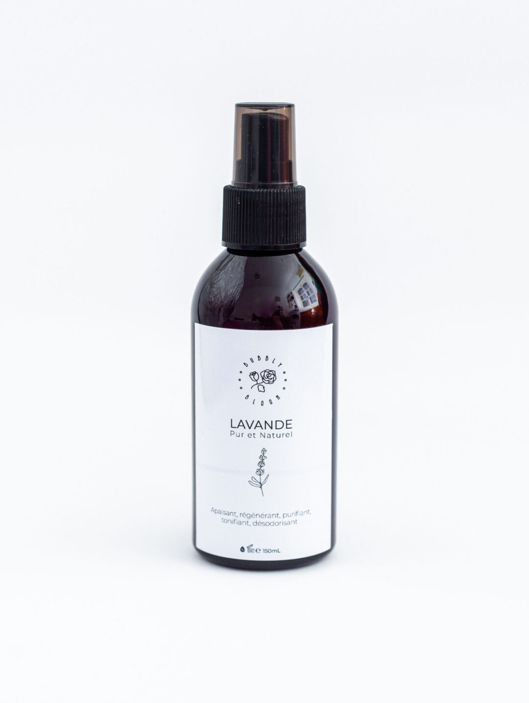 Gommage doux visage pour peau grasse : l’hydrolat de lavande et l’argile verte pour nettoyer et matifier en douceur